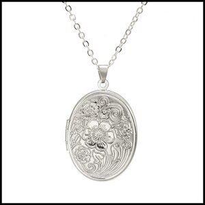 Vintage Engraved Flower Locket Necklace Retro Antique Carved Pendant Holds